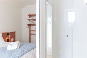Chambre supérieure La Maison | Draps en coton égyptien, literie de qualité, coffre-fort, bureau