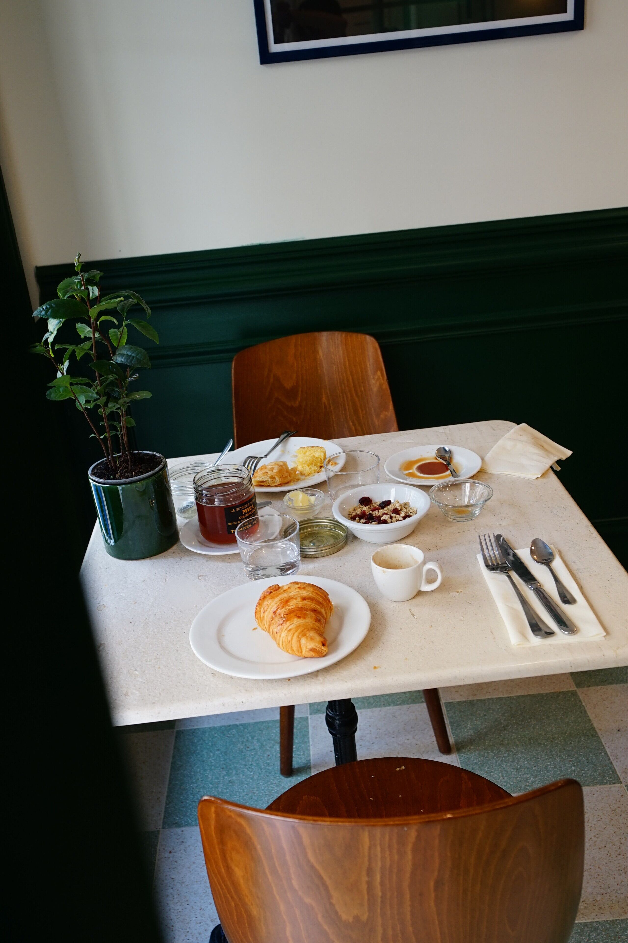 daily buffet breakfast for a fee