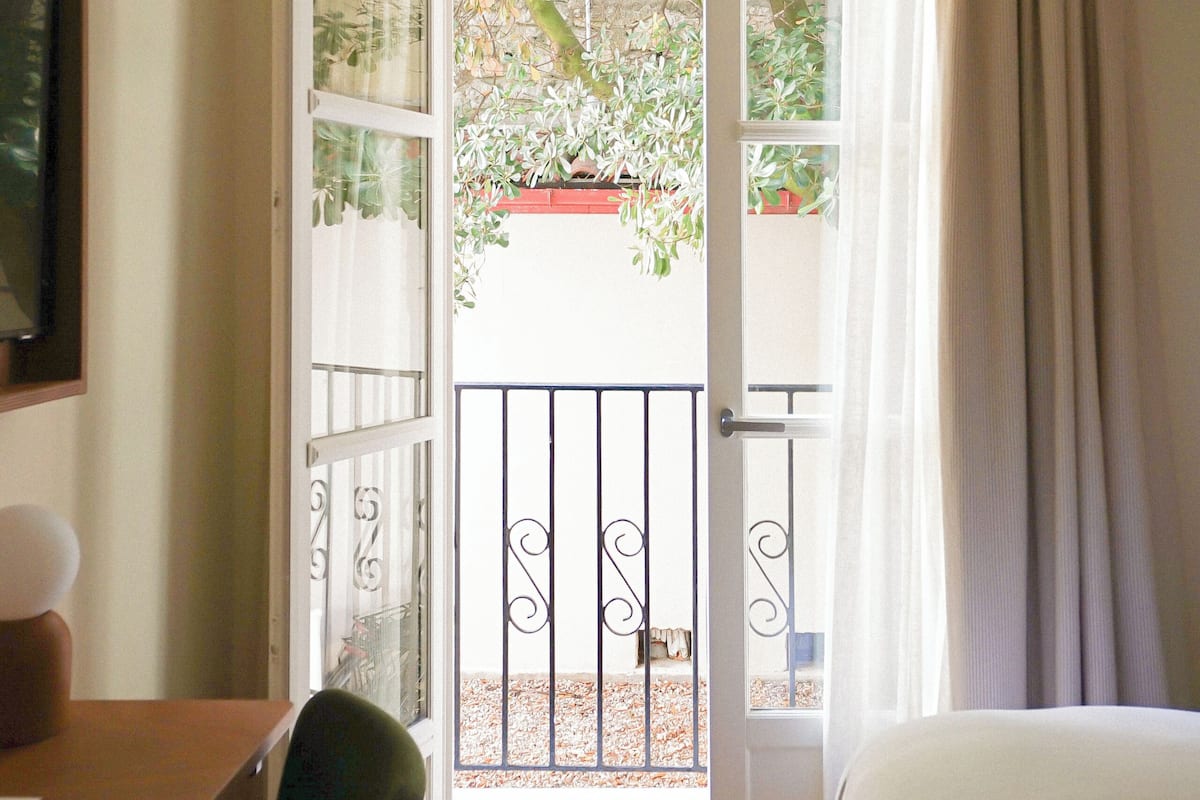 Superior Room, Courtyard View | Egyptian cotton sheets, premium bedding, in-room safe, desk