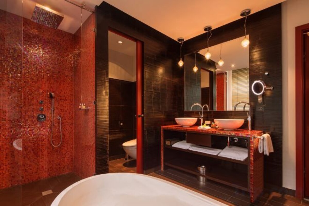 Bathroom | Separate tub and shower, deep soaking tub, rainfall showerhead