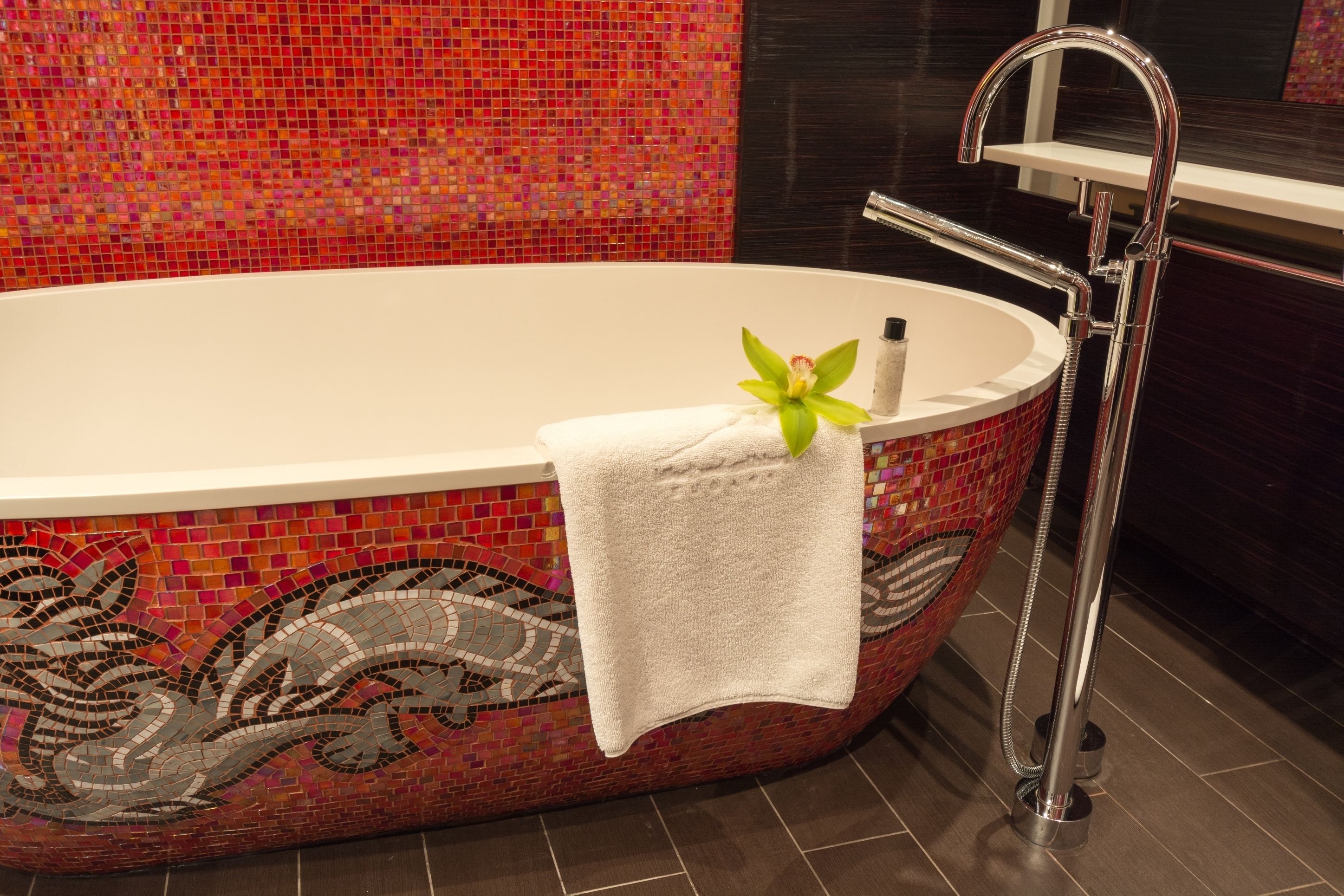 superior room | deep-soaking bathtub