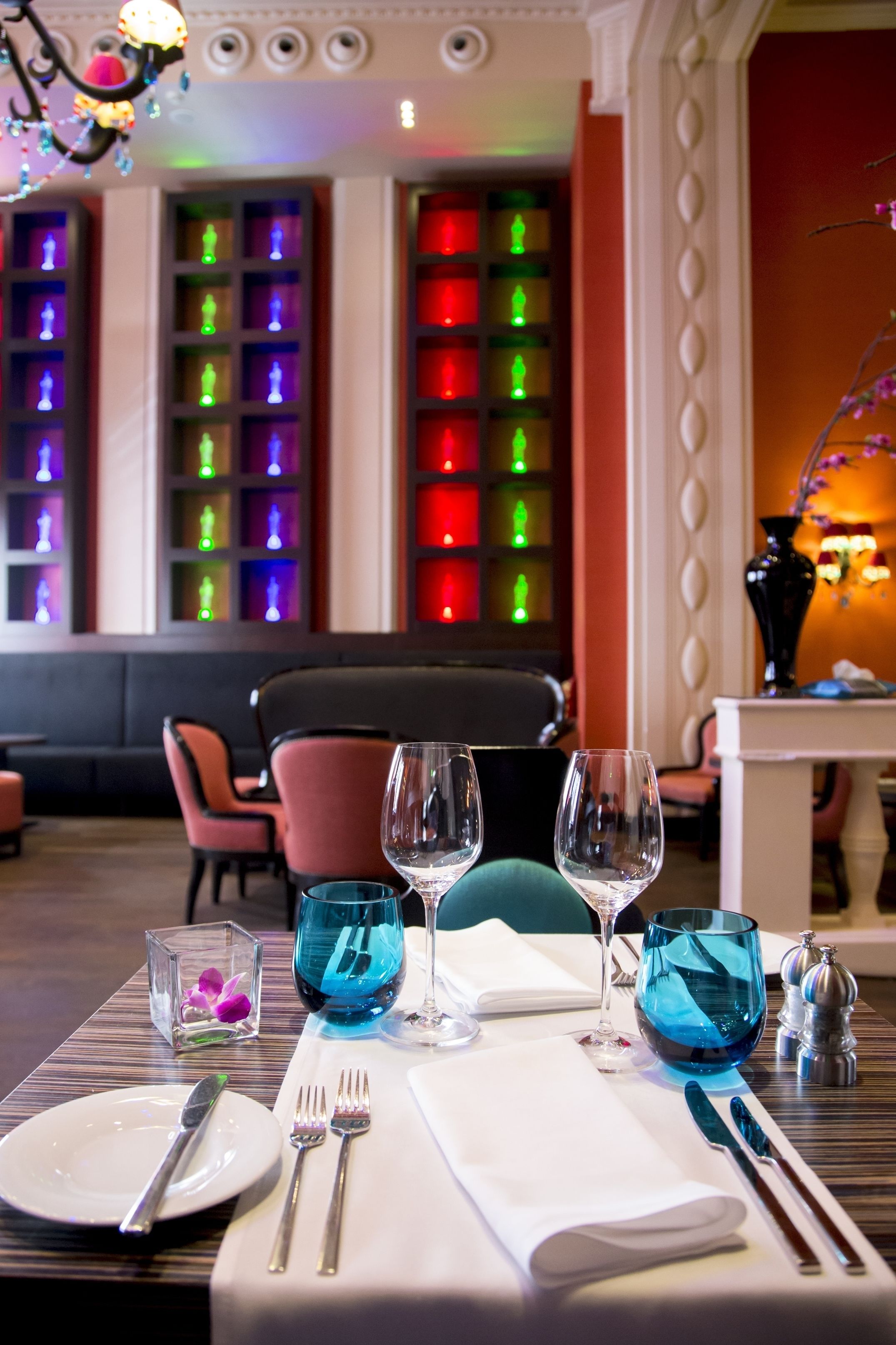 breakfast, lunch and dinner served