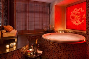 Kapalı spa küveti
