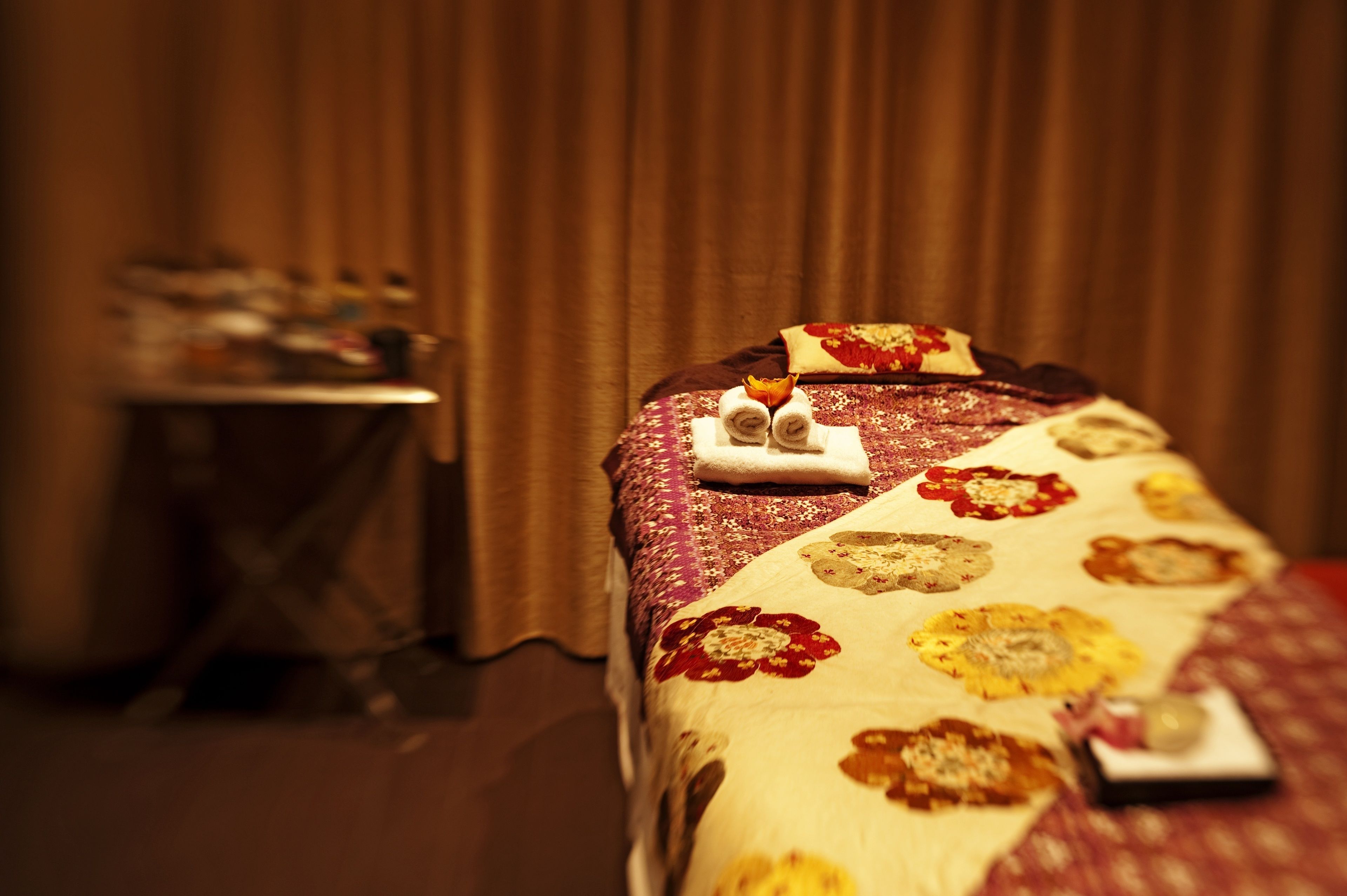 steam room, body treatments, aromatherapy, deep-tissue massages