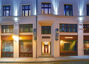 A building with multiple storefronts, including a bar and a restaurant.