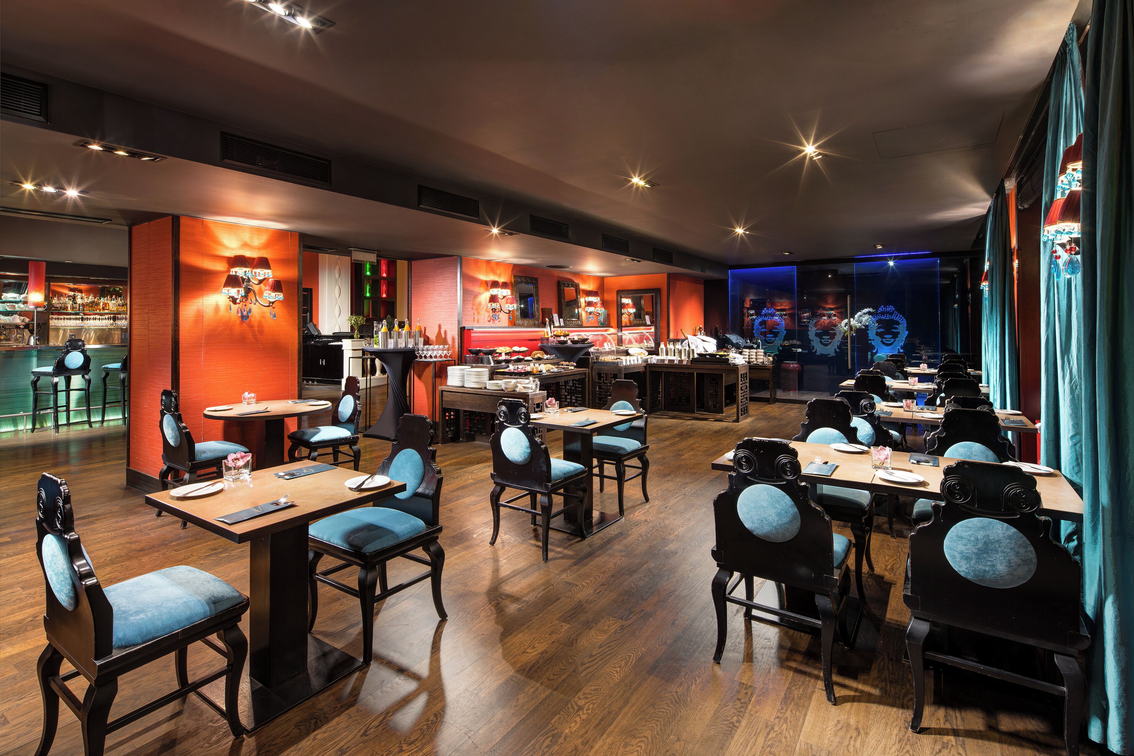 Breakfast (EUR 20 per person)