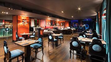 Breakfast (EUR 20 per person)