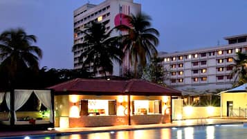 Outdoor pool, pool umbrellas