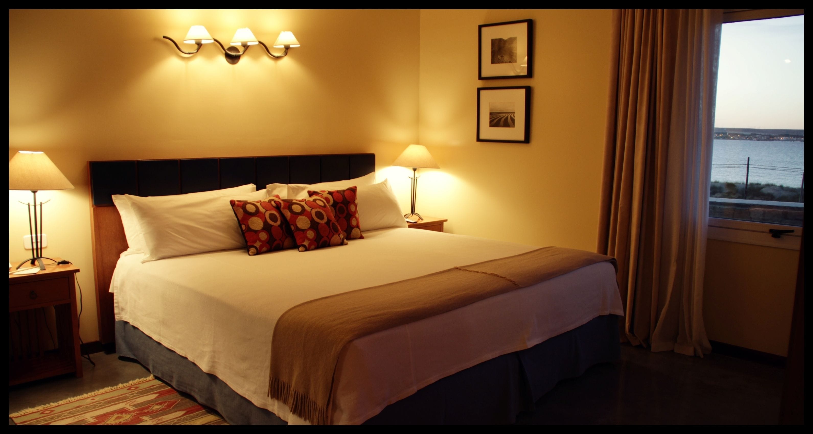 junior suite, 1 king bed, sea view | 1 bedroom, minibar, in-room safe, desk