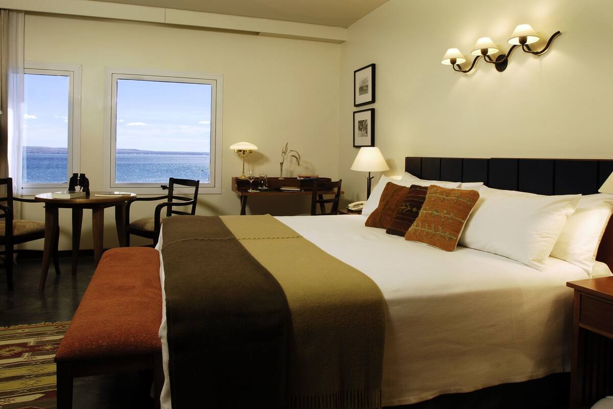 Superior Room, Ocean View | Minibar, in-room safe, desk, blackout drapes