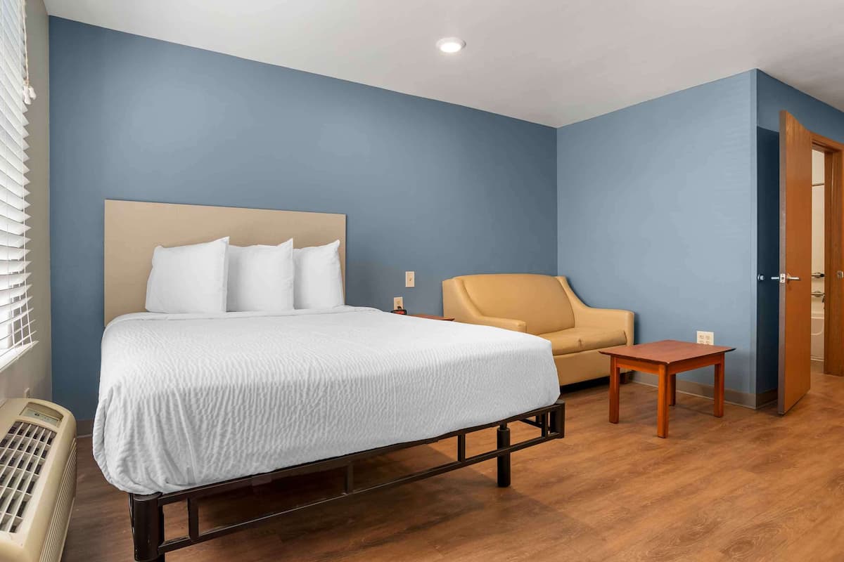 desk, laptop workspace, iron/ironing board, free wifi