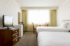 Standard Double Room, 2 Double Beds | Living area - J J Grand Hotel (Los Angeles)