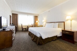 Standard Room, 1 King Bed | Living area | TV - J J Grand Hotel (Los Angeles)