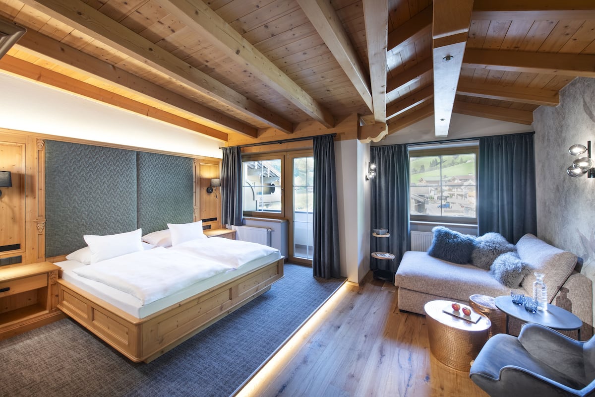 junior studio suite | 1 bedroom, hypo-allergenic bedding, in-room safe, individually decorated