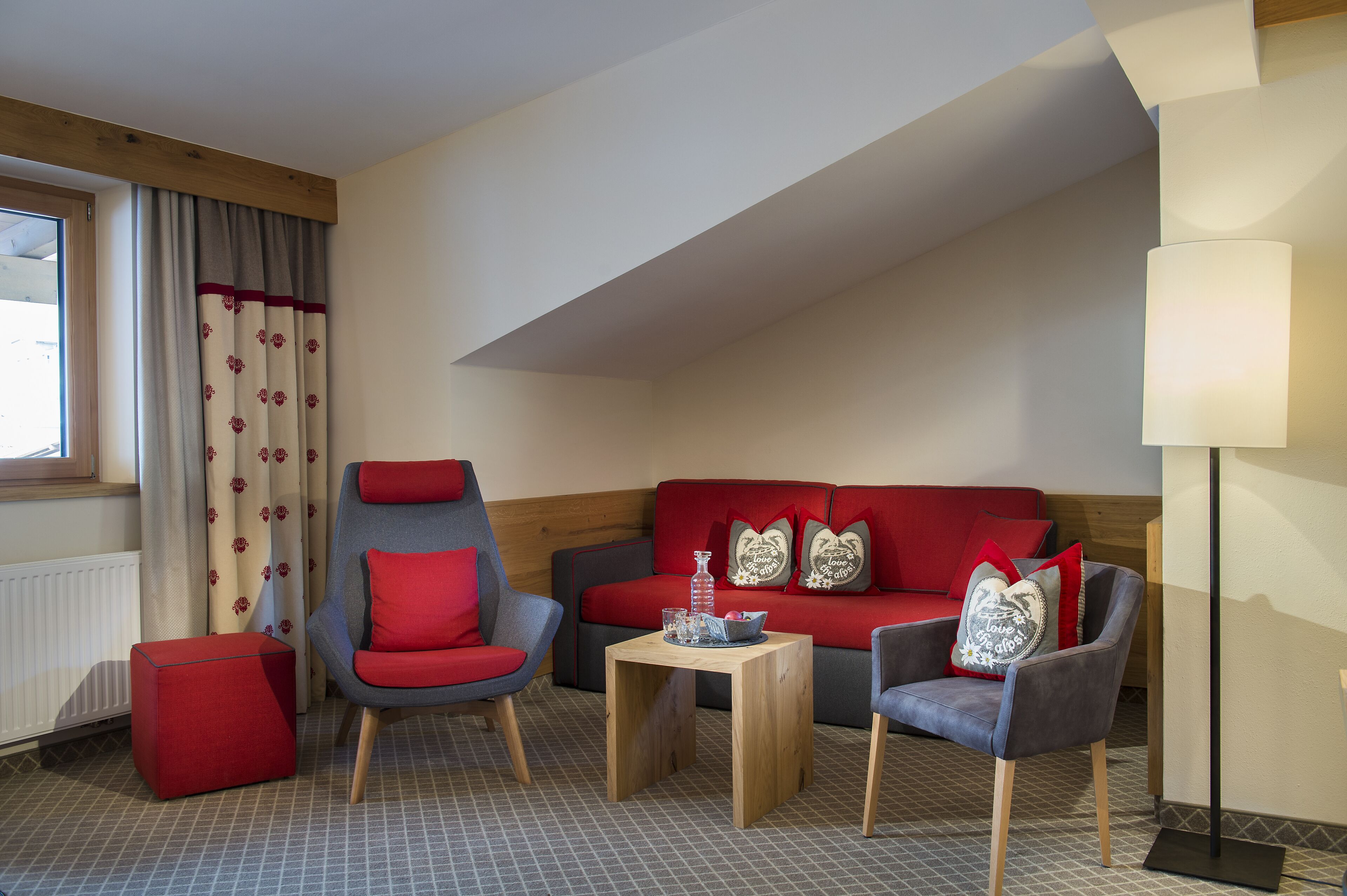 panoramic studio suite | living area | 100-cm smart tv with satellite channels, tv, table football