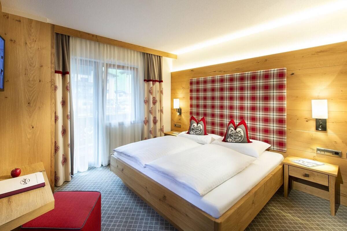 Hypo-allergenic bedding available, minibar, in-room safe, desk