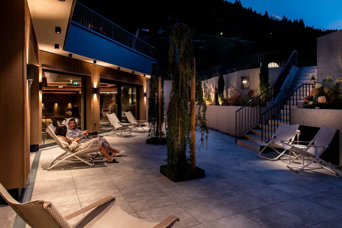 sauna, steam room, turkish bath/hammam, body treatments, aromatherapy