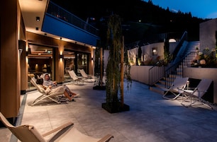 Sauna, steam room, Turkish bath, body treatments, aromatherapy