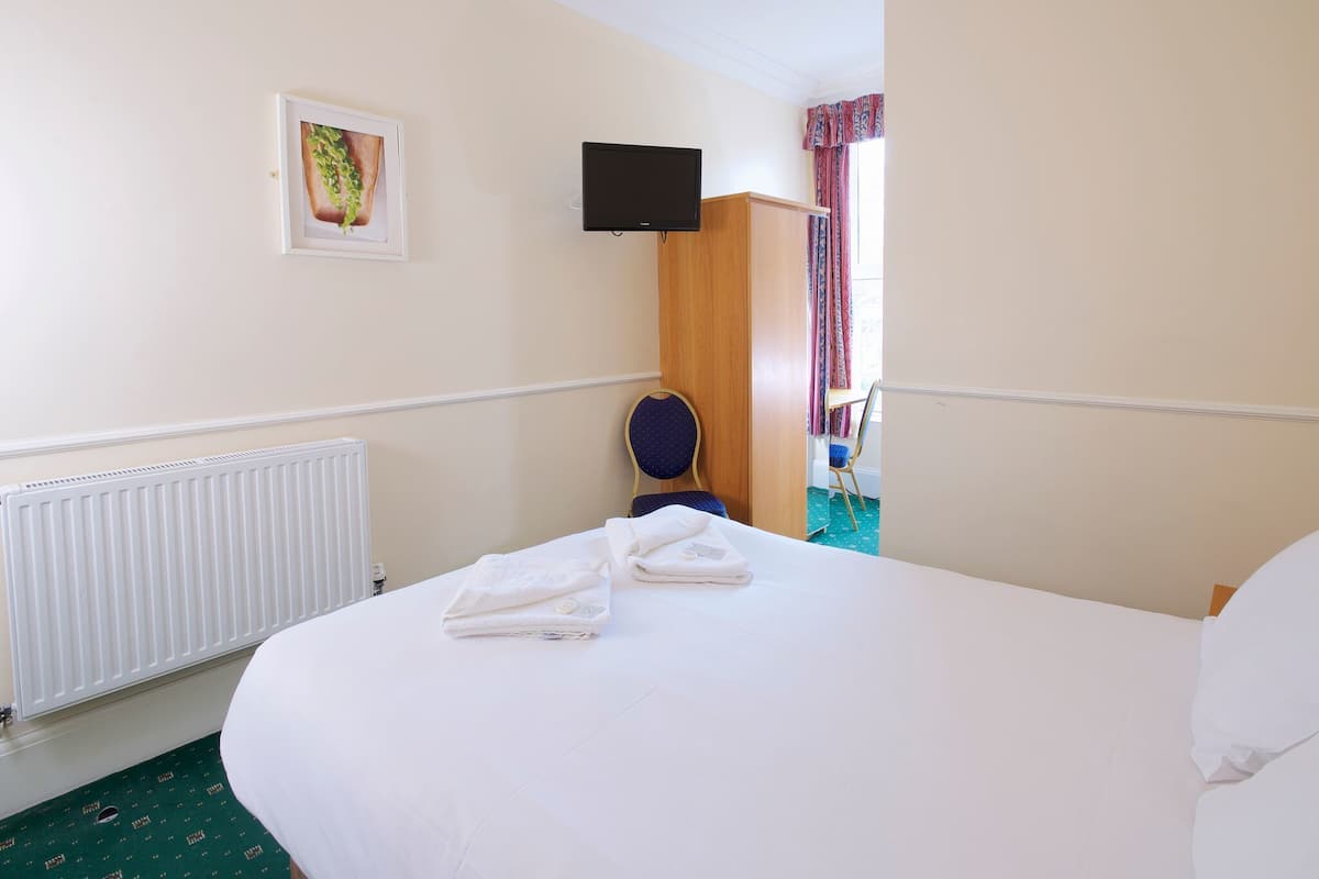 Double Room | Soundproofing, iron/ironing board (on request), WiFi (free)