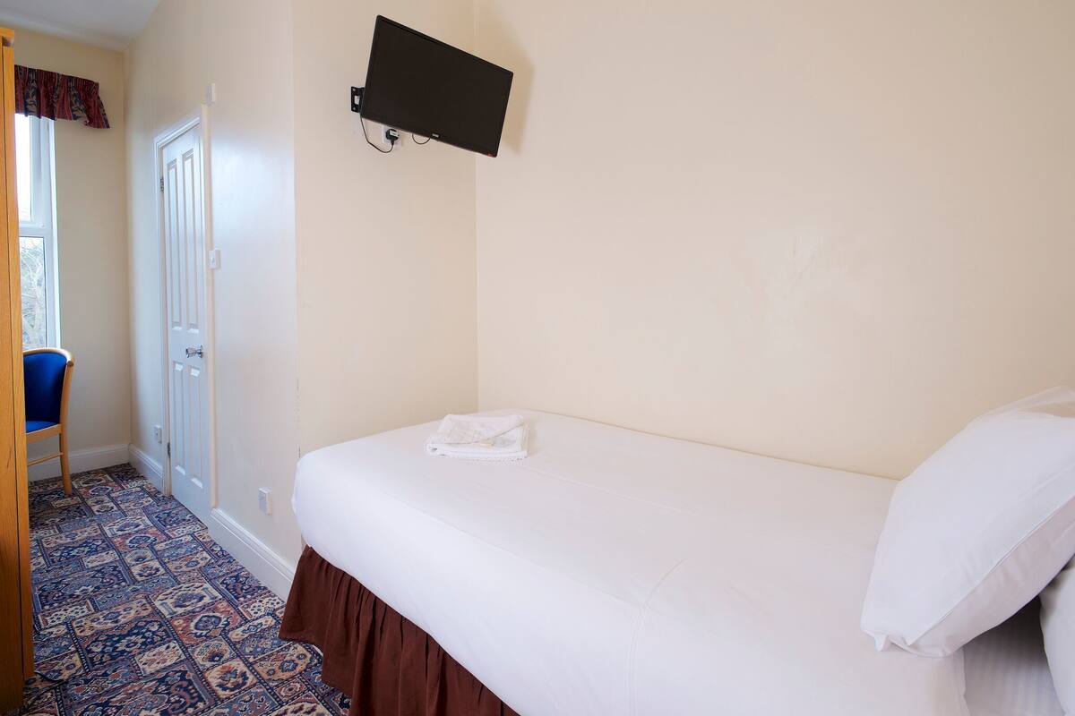 Single Room | Soundproofing, iron/ironing board (on request), WiFi (free)