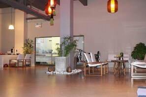 Se sirven desayunos, comidas y cenas