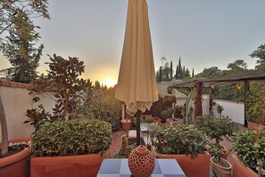 Een kluis op de kamer, individueel gedecoreerd, individueel gemeubileerd