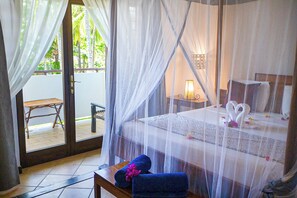 Minibar, desk, bed sheets - VOI Kiwengwa Resort (Kiwengwa)