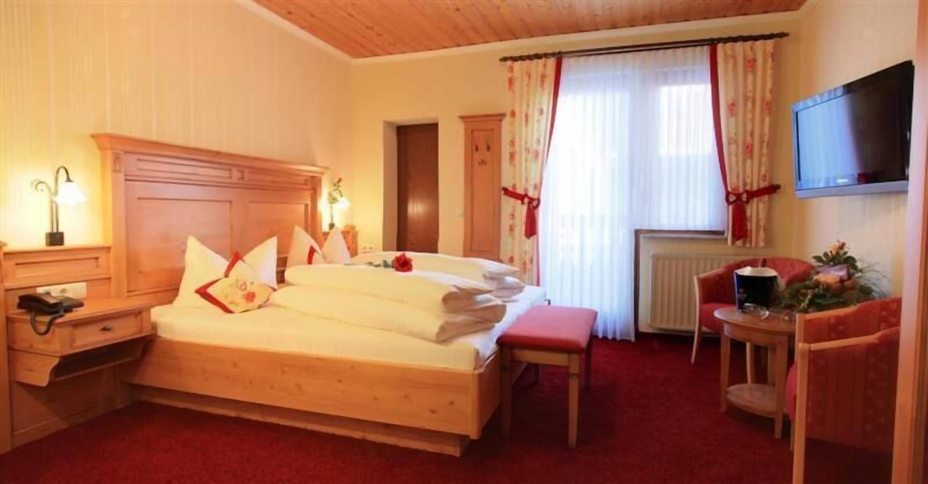 Double Room | In-room safe, desk, free WiFi, bed sheets