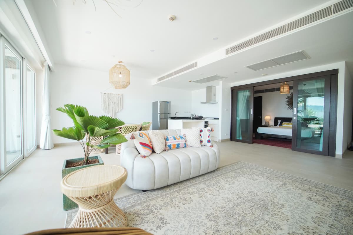 premium one bedroom apartment ocean view | living area