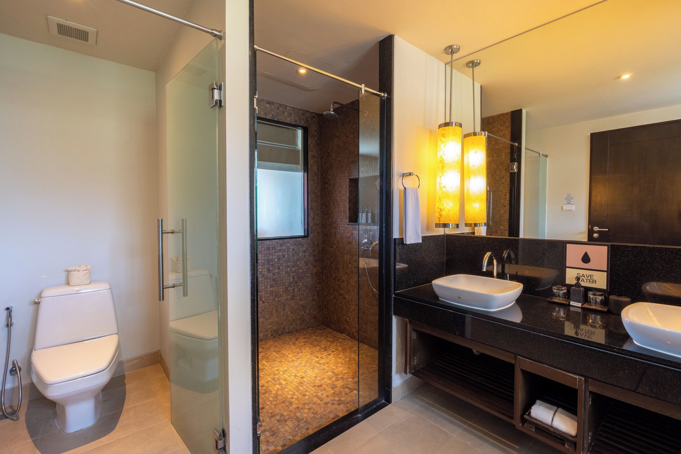 premium suite ocean view | bathroom | bidet, soap, shampoo