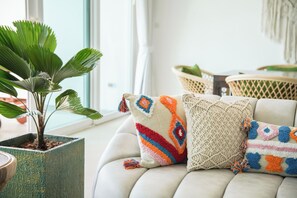 Premium One Bedroom Apartment Ocean View | Hypo-allergenic bedding, in-room safe, desk, free WiFi