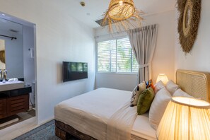Deluxe Queen Room | Garden view