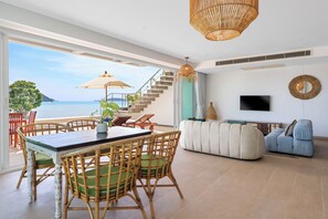 Premium One Bedroom Penthouse Ocean View | Living area
