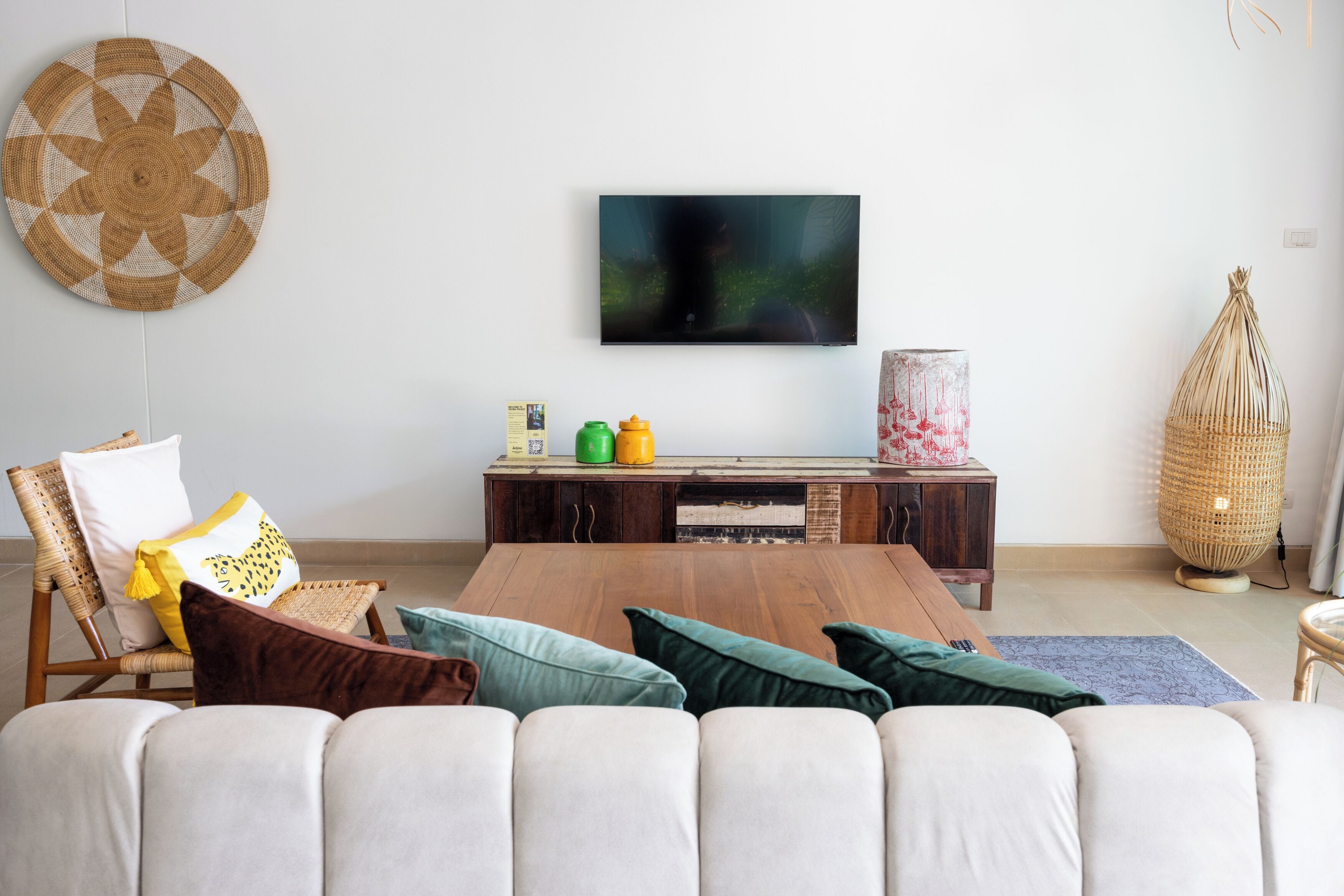 premium one bedroom apartment | living area