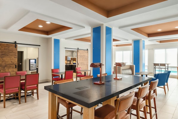 Free buffet breakfast - Holiday Inn Express Hotel & Suites Fort Myers East - The Forum by IHG (Fort Myers)