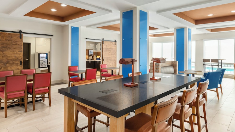 Holiday Inn Express Hotel & Suites Fort Myers East - The Forum by IHG