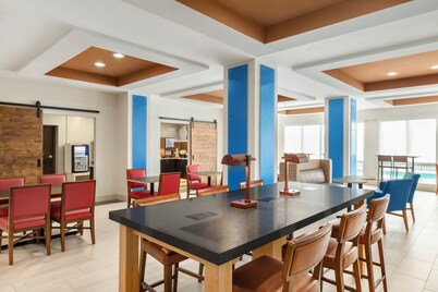 Holiday Inn Express Hotel & Suites Fort Myers East - The Forum by IHG