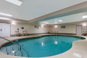 Indoor pool - La Quinta Inn & Suites by Wyndham Port Orange / Daytona (Port Orange)