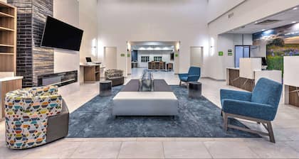 La Quinta Inn & Suites by Wyndham Allen at The Village