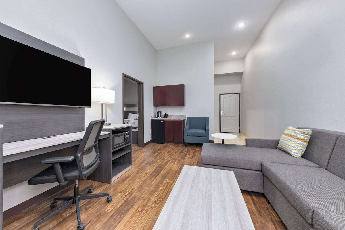 family suite, 1 king bed, accessible, non smoking | premium bedding, desk, blackout curtains, soundproofing