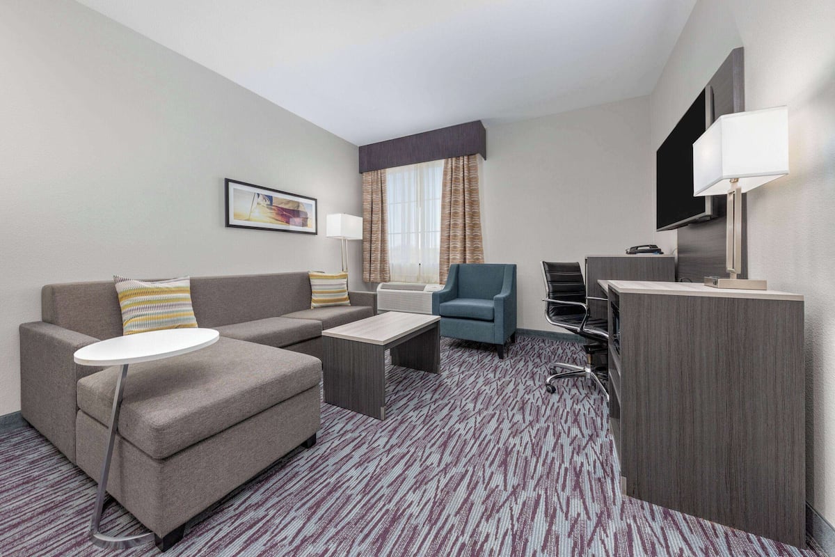 Family Suite, 1 King Bed, Non Smoking