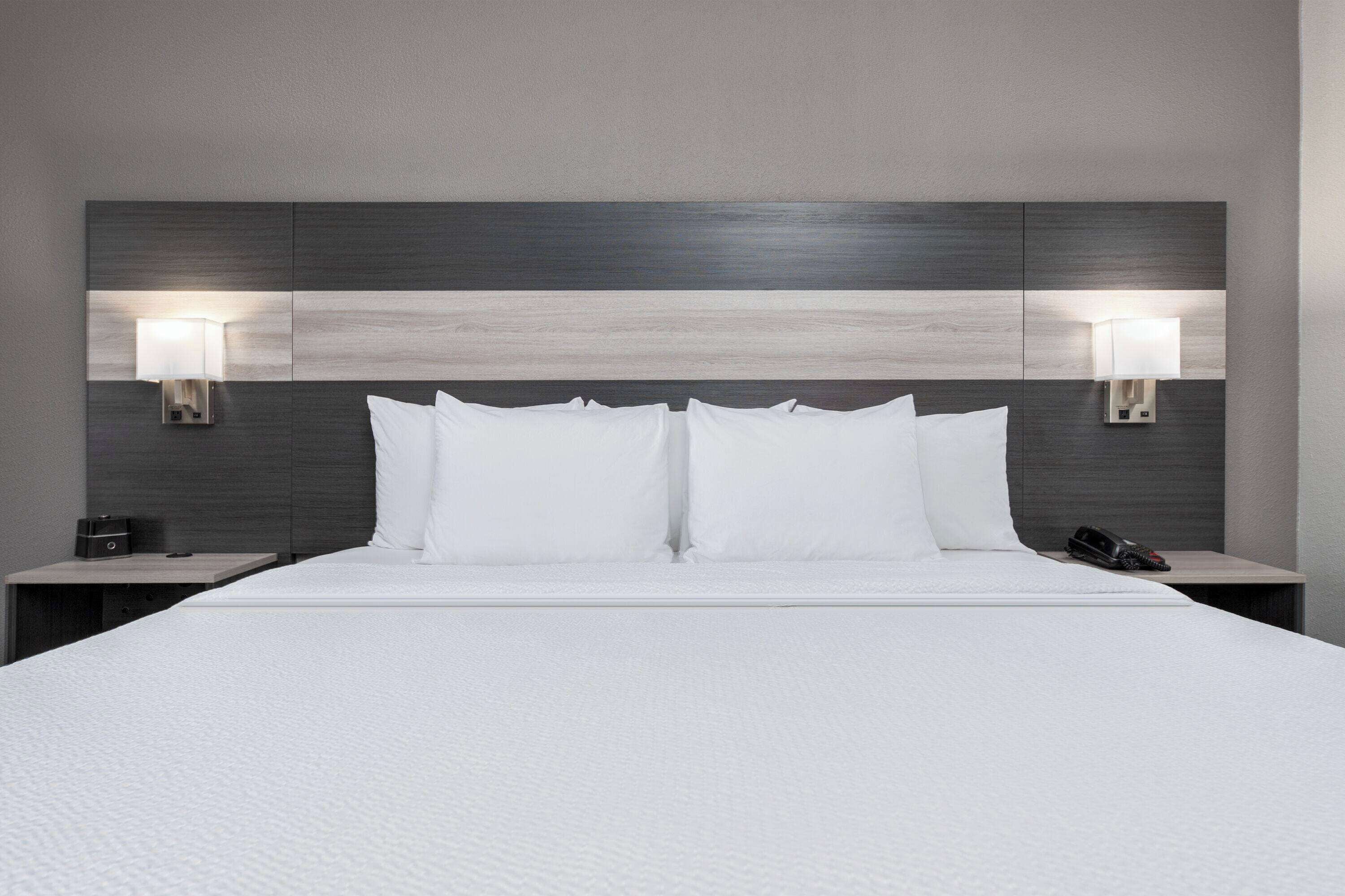 room, 1 king bed, non smoking | premium bedding, desk, blackout curtains, soundproofing