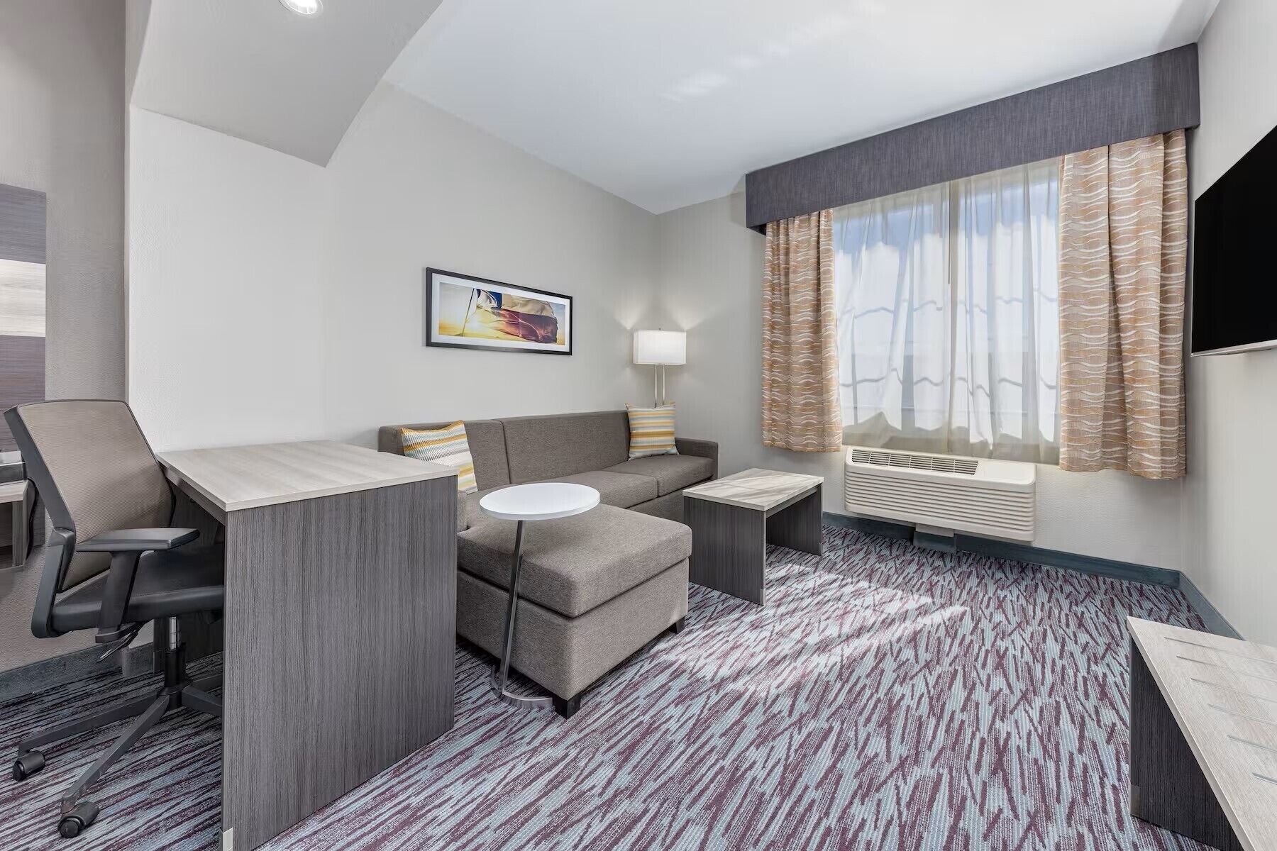 executive room, 1 king bed, non smoking | premium bedding, desk, blackout curtains, soundproofing