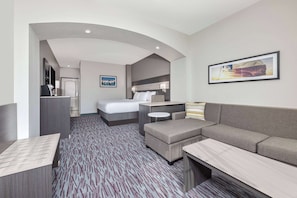 Premium bedding, desk, blackout drapes, soundproofing - La Quinta Inn & Suites by Wyndham Allen at The Village (Allen)