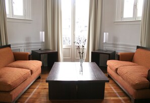 32-Zoll-LCD-Fernseher mit Kabelempfang, Fernseher