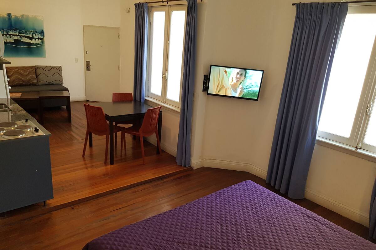 Studio - 1 dubbelsÀng med bÀddsoffa | DuntÀcken, vÀrdeförvaringsskÄp pÄ rummet och individuell inredning