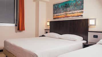 Camera Basic | 1 camera, minibar, una cassaforte in camera, una scrivania