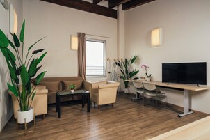 Suíte júnior | Frigobar, cofres nos quartos, escrivaninha