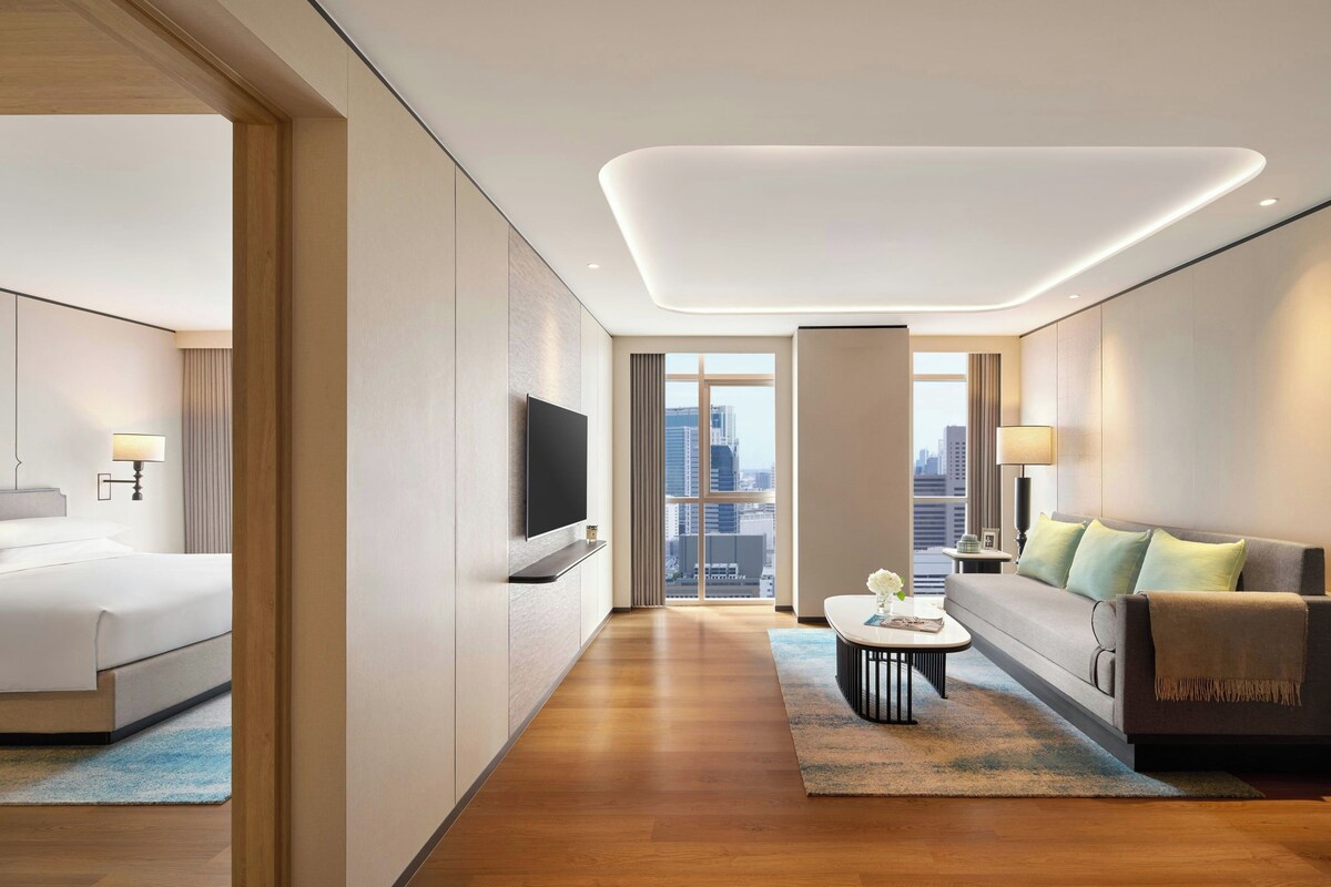 Deluxe Suite, 1 Bedroom | Living room | 55-inch LED TV with cable channels, TV, pay movies