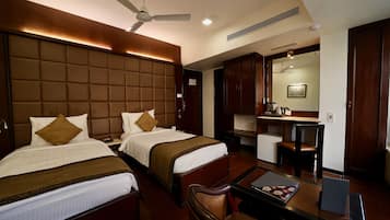 Kamar | 1 kamar tidur, minibar, brankas, dan meja kerja